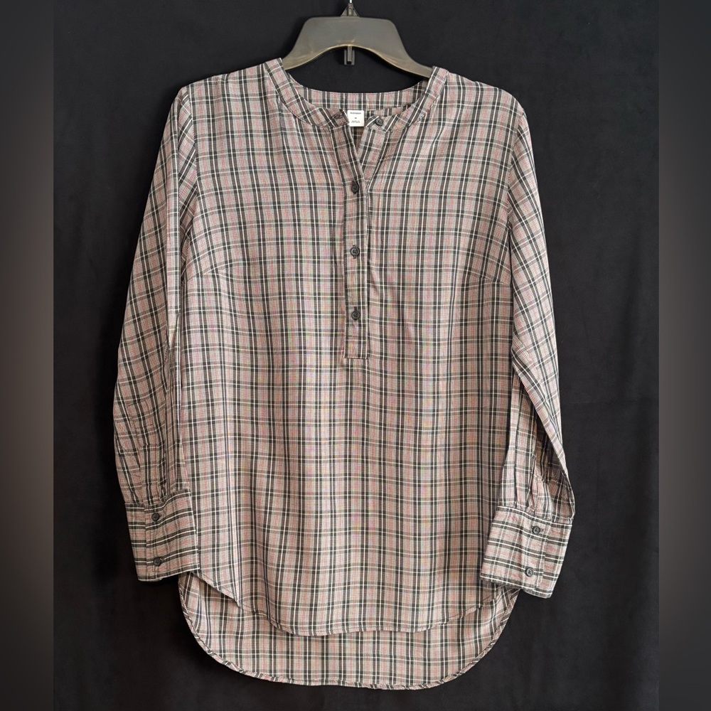 🌺Old Navy Peachy Pink and Black Plaid Casual Button Down Long Sleeve Shirt